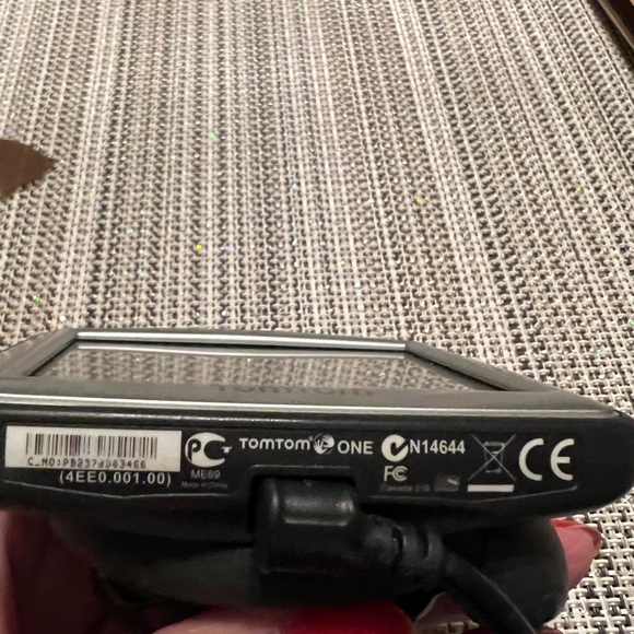 Vintage 3” Screen Tom Tom GPS with Charger. Navigation. - Picture 6 of 6